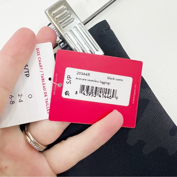 Spanx Look At Me Now Leggings in Black Camo Size Small NWT - Picture 5 of 9